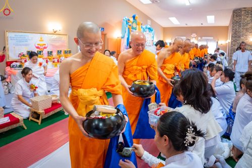 ภาพ No.91228:พิธีสมโภชพระประธาน "พระธรรมกาย" , พิธีเปิดไฟมงคลและเปิดไฟส่องสว่างรัศมีดวงธรรมพระประธาน "พระธรรมกาย" , พิธีทอดผ้าป่าภาคพื้น 19 วัดศูนย์สาขาภาคพื้นอเมริกา  และพิธีมุทิตาสักการะพระมหาเถระ พระเถระ ประจำปี 2566 วันอาทิตย์ที่ 15 ตุลาคม พ.ศ. 2566