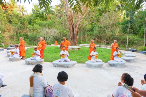 ภาพ No.180359:พิธีตัดปอยผม ปลงผม นาคธรรมทายาท ในโครงการบรรพชาอุปสมบทหมู่ บูชาธรรมมหาปูชนียาจารย์ 2567  วันที่ 4 ธันวาคม พ.ศ. 2567 ณ ศูนย์ปฏิบัติธรรมแก้วภูเรือ จ.เลย