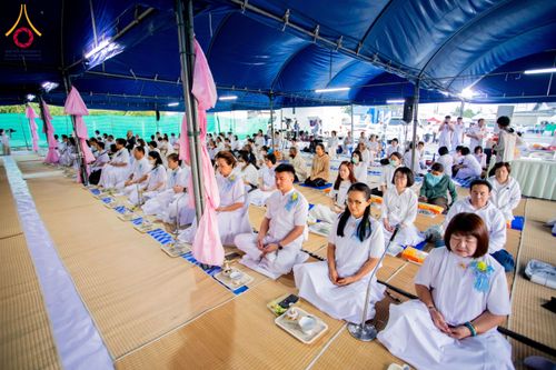 ภาพ No.192517:พิธีถวายภัตตาหารเป็นสังฆทาน แด่พระธรรมยาตรา ณ อนุสรณ์สถานคลองบางนางแท่น อ.สามพราน จ.นครปฐม ในโครงการธรรมยาตรา กตัญญูบูชา มหาปูชนียาจารย์ พระมงคลเทพมุนี(สด จนฺทสโร) พระผู้ปราบมาร อนุสรณ์สถาน 7 แห่ง ปีที่ 13 วันที่ 10 มกราคม พ.ศ. 2568