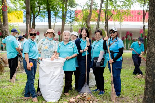 ภาพ No.145933:ชมรมจิตอาสาอนุรักษ์สิ่งแวดล้อม รับบุญทำความสะอาดบริเวณโบสถ์พระไตรปิฎก วัดพระธรรมกาย จ.ปทุมธานี วันที่ 25 กรกฎาคม พ.ศ. 2567