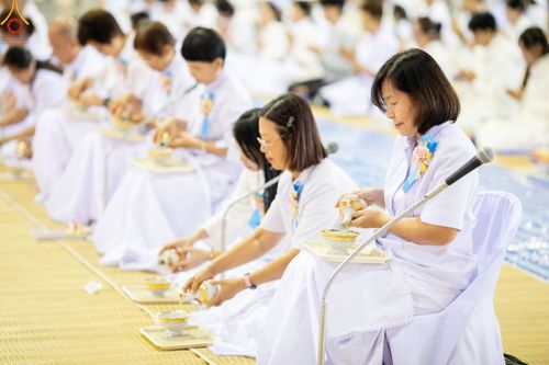 ภาพ No.188491:พิธีถวายภัตตาหารเป็นสังฆทาน แด่พระธรรมยาตรา ในโครงการธรรมยาตรา กตัญญูบูชา มหาปูชนียาจารย์ พระมงคลเทพมุนี(สด จนฺทสโร) พระผู้ปราบมาร อนุสรณ์สถาน 7 แห่ง ปีที่ 13 ณ สภาธรรมกายสากล วัดพระธรรมกาย วันที่ 3 มกราคม พ.ศ. 2568