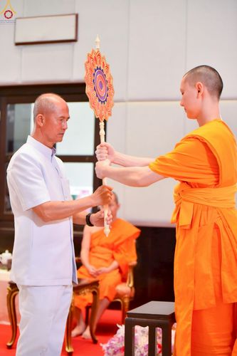 ภาพ No.230914:วันอังคารที่ 1 กรกฎาคม พ.ศ. 2568 ผู้ว่าราชการจังหวัดปทุมธานี เป็นประธานพิธีต้อนรับ สัญญาบัตร พัดยศ พระครูสัญญาบัตรสายต่างประเทศ วัดพระธรรมกาย ประจำปี พ.ศ. 2568 จำนวน 19 รูป