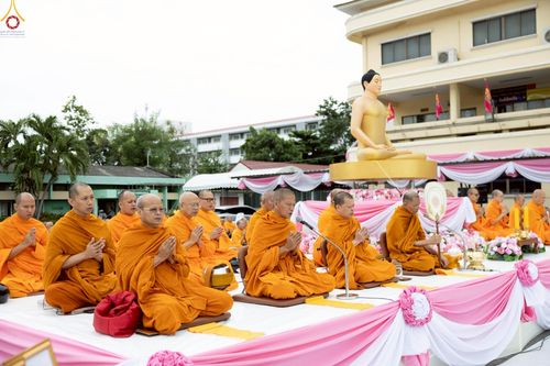 ภาพ No.241863:วันอาทิตย์ที่ 31 สิงหาคม พ.ศ. 2568 พิธีทำบุญแด่คณะสงฆ์ 122 รูป ฉลอง 121 ปี อำเภอคลองหลวง จ.ปทุมธานี เพื่อนำส่งช่วยเหลือคณะสงฆ์ 323 วัด 4 จังหวัดชายแดนภาคใต้ และช่วยเหลือประชาชนจากเหตุปะทะ แนวชายแดนไทย-กัมพูชา ณ บริเวณหน้าที่ว่าการอำเภอคลองหลวง 