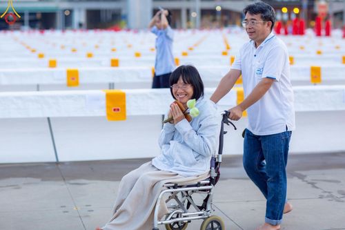 ภาพ No.218917:วันที่ 18-20 เมษายน พ.ศ. 2568 การเตรียมงานในลานธรรม , วิหารคด เพื่องานวันคุ้มครองโลก 22 เมษายน พศ. 2568