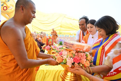 ภาพ No.179699:พิธีทอดกฐินสมทบ ณ วัดพุทธนานาชาติผาสุก (Buddha International Welfare Mission) เมืองพุทธคยา ประเทศอินเดีย วันที่ 10 พฤศจิกายน พ.ศ. 2567