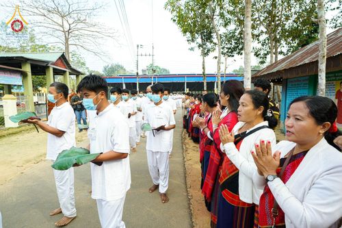 ภาพ No.75739:พิธีตัดปอยผม และ ปลงผมนาคธรรมทายาท ในโครงการบรรพชาสามเณรหมู่ครั้งที่ 3 วันที่ 9 กุมภาพันธ์ พ.ศ. 2566 ณ วัดเบงกาลี เมืองคากาจารี ประเทศบังกลาเทศ