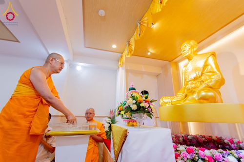 ภาพ No.221266:วันศุกร์ที่ 25 เมษายน พ.ศ. 2568 พิธีอัญเชิญรูปเหมือนพระมงคลเทพมุนี (สด จนฺทสโร) พระผู้ปราบมาร พิธีทอดผ้าป่าสามัคคี 25 ปี พิธีถวายสังฆทาน 15 วัด แด่เจ้าอาวาสภาคพื้นเอเชีย และแอฟริกา ในวาระครบ 25 ปี วัดพระธรรมกายโอซาก้า ประเทศญี่ปุ่น