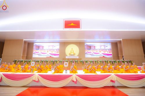 ภาพ No.138778:พิธีถวายกองทุนสนับสนุน การสร้างพระไตรปิฎกฉบับธรรมชัย และอนุรักษ์คัมภีร์ใบลาน น้อมบูชาธรรมหลวงพ่อธัมมชโย 80 ปี ณ ห้องแก้วสารพัดนึก 2 วัดพระธรรมกาย วันเสาร์ที่ 1 มิถุนายน พศ. 2567