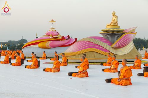 ภาพ No.116851:พระธรรมยาตราร่วมปฏิบัติธรรม และถ่ายภาพหมู่ประวัติศาสตร์ ปีที่ 12  วันที่ 21 มกราคม พ.ศ. 2567  ณ อนุสรณ์สถานบางปลา จ.นครปฐม