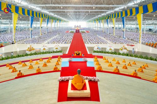 ภาพ No.258105:วันอาทิตย์ที่ 5 ตุลาคม พ.ศ. 2568 พิธีบูชาข้าวพระ ณ สภาธรรมกายสากล วัดพระธรรมกาย