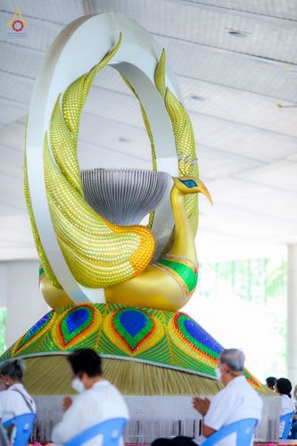 ภาพ No.81073:พิธีบุพเปตพลี ครั้งที่ 135 ร่วมอุทิศบุญแด่หมู่ญาติที่ล่วงลับไปแล้ว และสืบทอดอายุพระพุทธศาสนา วันศุกร์ที่ 19 พฤษภาคม พ.ศ. 2566 (วันพระ แรม 15 ค่ำ เดือน 6) ณ หอฉันคุณยายอาจารย์ วัดพระธรรมกาย