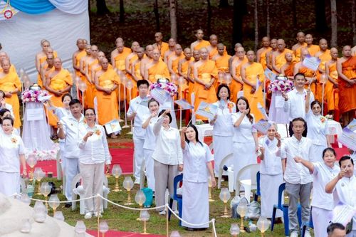 ภาพ No.238323:วันเสาร์ที่ 9 สิงหาคม พ.ศ. 2568 พิธีกลั่นแผ่นดิน โปรยทราย และจุดประทีปถวายเป็นพุทธบูชา จ.ระยอง สถาปนาองค์พระเจดีย์เพื่อสร้างสันติภาพโลก ณ ศูนย์ปฏิบัติธรรมระยอง(บ้านช่องลม) ต.บางบุตร อ.บ้านค่าย จ.ระยอง