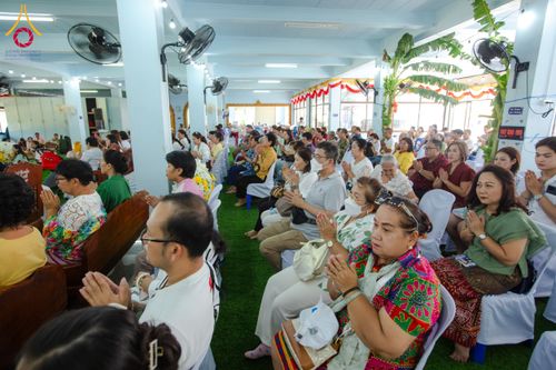 ภาพ No.175161:พิธีทอดกฐิน วัดโบสถ์อินทราราม ต.หัวรอ จ.พระนครศรีอยุธยา ในโครงการกฐินสามัคคีทั่วไทย 30,000 วัด บูชาธรรม 80 ปี หลวงพ่อธัมมชโย โดยคณะศิษยานุศิษย์วัดพระธรรมกาย วันที่ 10 พฤศจิกายน พ.ศ. 2567