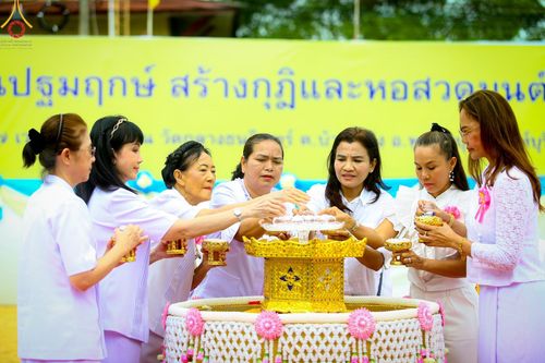 ภาพ No.140425:พิธีตอกเสาเข็มเป็นปฐมฤกษ์ เพื่อสร้างกุฎิและหอสวดมนต์ และพิธีทอดผ้าป่าบำรุงวัด ณ วัดกลางธนรินทร์ ต.บ้านแป้ง อ.พรหมบุรี จ.สิงห์บุรี วันอาทิตย์ที่ 9 มิถุนายน พ.ศ.2567