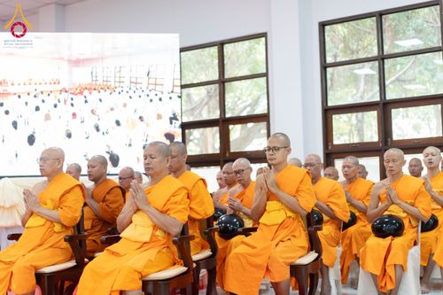 ภาพ No.194737:พิธีเจริญพระพุทธมนต์ และทำบุญตักบาตร ถวายพระราชกุศล แด่พระบาทสมเด็จพระเจ้าอยู่หัว เนื่องในโอกาสพระราชพิธีสมมงคล พระชนมายุเท่าพระบาทสมเด็จพระพุทธยอดฟ้าจุฬาโลกมหาราช สมเด็จพระปฐมบรมกษัตริยาธิราชแห่งพระราชวงศ์จักรี พุทธศักราช 2568 วันที่ 14 มกราคม พ.ศ. 2568