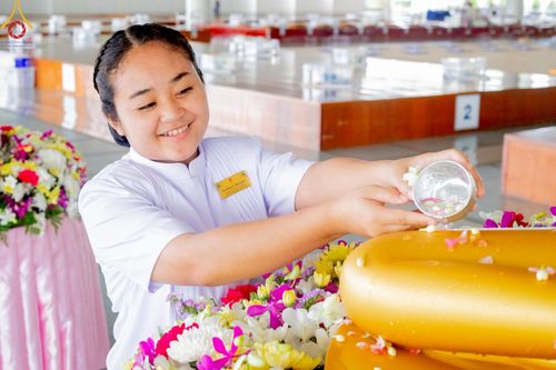 ภาพ No.217495:วันจันทร์ที่ 14 เมษายน พ.ศ. 2568 กิจกรรมสรงน่ำพระ สั่งสมบุญเนื่องในเทศกาลสงกรานต์ 14-16 เมษายน พ.ศ.2568 เวลา 06:00-13:00 น. ณ หอฉันคุณยายอาจารย์ฯ วัดพระธรรมกาย