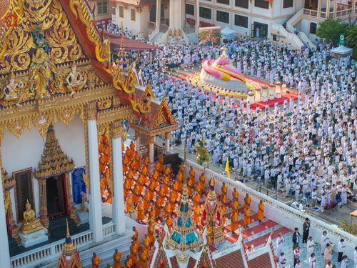 ภาพ No.197124:พิธีจุดประทีปถวายเป็นพุทธบูชา และบูชาธรรมมหาปูชนียาจารย์ ณ วัดโบสถ์(บน) ตำบลบางคูเวียง อำเภอบางกรวย จังหวัดนนทบุรี ในโครงการธรรมยาตรา กตัญญูบูชา มหาปูชนียาจารย์ พระมงคลเทพมุนี(สด จนฺทสโร) พระผู้ปราบมาร อนุสรณ์สถาน 7 แห่ง ปีที่ 13 วันที่ 18 มกราคม พ.ศ. 25