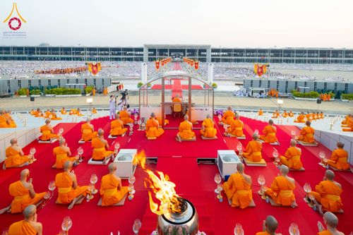 ภาพ No.207693:พิธีเวียนประทักษิณและจุดมาฆประทีป ในวันมาฆบูชา วันพุธที่ 12 กุมภาพันธ์ พ.ศ. 2568 ณ พระมหาธรรมกายเจดีย์ วัดพระธรรมกาย