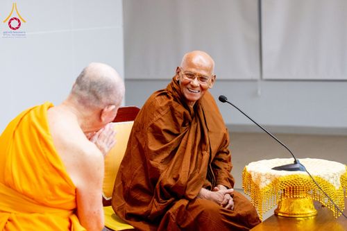 ภาพ No.222353:วันที่ 21 เมษายน พ.ศ. 2568 หลวงพ่อทัตตชีโวต้อนรับคณะสงฆ์ WAB ณ อาคาร 100 ปี คุณยายมหารัตนอุบาสิกาจันทร์ ขนนกยูง วัดพระธรรมกาย