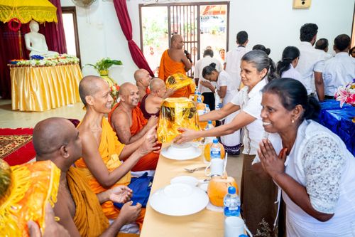 ภาพ No.175880:พิธีทอดผ้าป่าสมทบกฐิน ณ วัดธัมเมสวา รามายา มาตะเล ศรีลังกา โดยมูลนิธิธรรมกาย ในนามหลวงพ่อธัมมชโย วันที่ 9 พฤศจิกายน พ.ศ. 2567