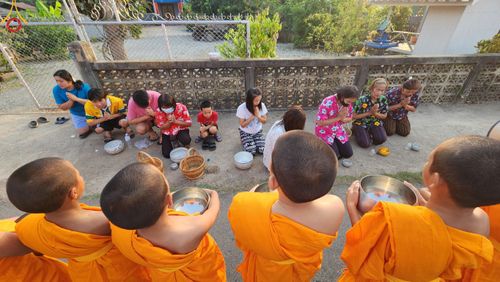 ภาพ No.61765:Photo Story พะเยาสว่างแล้ว กิจวัตรสามเณร โครงการบรรพชาสามเณร ฟื้นฟูพระพุทธศาสนาทั่วไทย  ณ ศูนย์ส่งเสริมศีลธรรมจังหวัดพะเยา โบราณสถานพระธาตุจอมทอง ต.บ้านต๋อม อ.เมือง จ.พะเยา