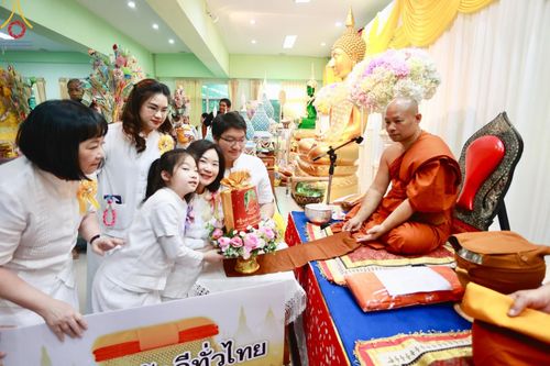 ภาพ No.182286:พิธีทอดกฐิน ณ วัดกล้วย จ.นนทบุรี ในโครงการทอดกฐินสามัคคีทั่วไทย 30,000 วัด บูชาธรรม 80 ปี หลวงพ่อธัมมชโย โดยคณะศิษยานุศิษย์วัดพระธรรมกาย วันที่ 9 พฤศจิกายน พ.ศ. 2567