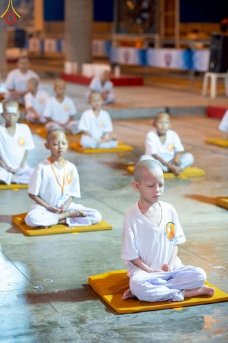 ภาพ No.214466:วันที่ 2 เมษายน พ.ศ.2568 นาคธรรมทายาท โครงการบรรพชาสามเณร ฟื้นฟูพระพุทธศาสนาทั่วไทย ปฎิบัติธรรม ณ วิหารคด 22 วัดพระธรรมกาย