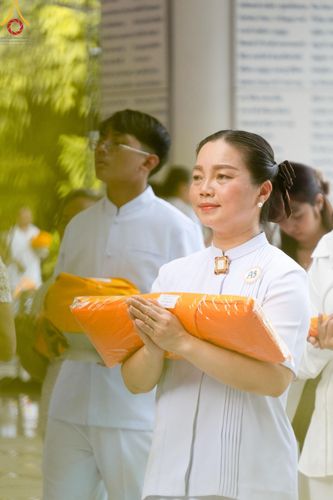 ภาพ No.141311:พิธีบรรพชาอุปสมบท โครงการอุปสมบทหมู่รุ่นผู้บริหาร รุ่นที่ 14 โครงการอุปสมบทหมู่ธรรมทายาท ระดับอุดมศึกษา รุ่นที่ 51 ภาคฤดูฝน ณ โบสถ์พระไตรปิฎก วัดพระธรรมกาย ในวันเสาร์ที่ 15 มิถุนายน พ.ศ. 2567