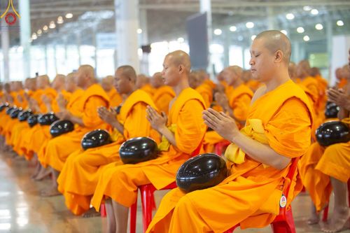 ภาพ No.207212:พิธีตักบาตร และปฏิบัติธรรมช่วงสาย ในวันมาฆบูชา วันพุธที่ 12 กุมภาพันธ์ พ.ศ. 2568 ณ วัดพระธรรมกาย จังหวัดปทุมธานี