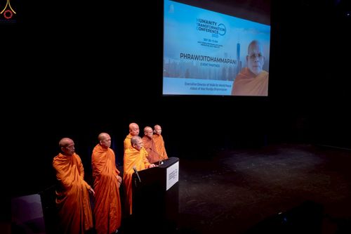 ภาพ No.249745:วันอาทิตย์ที่ 28 กันยายน พ.ศ. 2568 การปฏิบัติธรรมบูชาธรรม 108 ปี แห่งการบรรลุธรรมของหลวงปู่วัดปากน้ำ ได้จุดประทีปสันติภาพไปทั่วโลก และได้ร่วมเสวนาทางปัญญา เพื่อการขยายพระพุทธศาสนาวิชชาธรรมกายไปทั่วโลก  ในงาน HTC Newyork USA