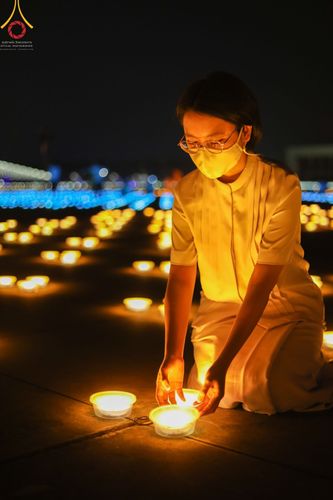 ภาพ No.67863:พิธีเจริญพระพุทธมนต์ จุดประทีปถวายเป็นพุทธบูชา และพิธีฉลองชัยสวดมนต์บทธรรมจักร 4,990,000,082 จบ เนื่องในวาระอายุวัฒนมงคลครบ 82 ปี หลวงพ่อทัตตชีโว ณ พระมหาธรรมกายเจดีย์ วัดพระธรรมกาย จ.ปทุมธานี วันพุธที่ 21 ธันวาคม พ.ศ. 2565