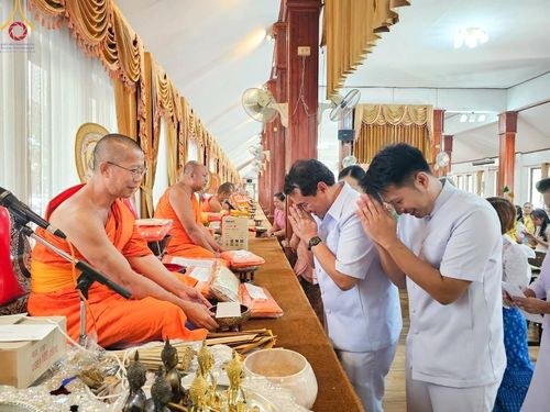 ภาพ No.169690:พิธีทอดกฐิน ณ วัดตระพังทอง ตำบลเมืองเก่า อำเภอเมือง จังหวัดสุโขทัย (มีอายุเก่าแก่ 741ปี) ในโครงการกฐินสามัคคีทั่วไทย 30,000 วัด บูชาธรรม 80 ปี หลวงพ่อธัมมชโย โดยคณะศิษยานุศิษย์วัดพระธรรมกาย วันที่ 26 ตุลาคม พ.ศ. 2567