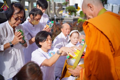 ภาพ No.173837:พิธีทอดกฐิน วัดภาวนาปีนัง ประเทศมาเลเซีย วันที่ 31 ตุลาคม พ.ศ. 2567