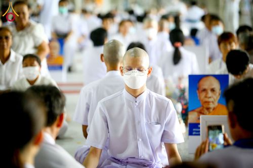 ภาพ No.62708:พิธีขอขมามอบผ้าไตร ในโครงการอุปสมบทหมู่ บูชาธรรมหลวงพ่อธัมมชโย พ.ศ.2567  โครงการอุปสมบทหมู่ธรรมทายาท ระดับอุดมศึกษา รุ่นที่51 (ภาคฤดูร้อน) โครงการบวชพระนานาชาติ AEC และ WAB รุ่นผู้บริหาร(รุ่นที่2) ณ ลานธรรม พระมหาธรรมกายเจดีย์ วันที่ 13 เมษายน พ.ศ. 2567