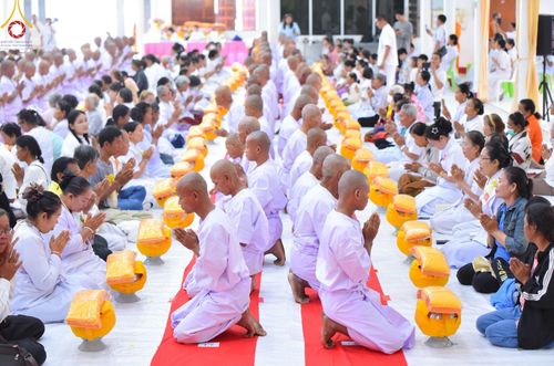 ภาพ No.184493:พิธีขอขมา มอบบาตรผ้าไตร บรรพชา อุปสมบท  ในโครงการอุปสมบทบูชาธรรมมหาปูชนียาจารย์ ณ วัดกลางพระอารามหลวง อ.เมืองบุรีรัมย์ จ.บุรีรัมย์ วันศุกร์ที่ 6 ธันวาคม พ.ศ. 2567