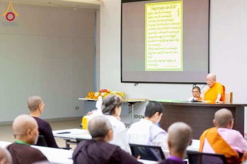 ภาพ No.223095:วันที่ 24 เมษายน พ.ศ. 2568 หลวงพ่อทัตตชีโวต้อนรับคณะเมียนมา อุบาสก อุบาสิกา 180 คน ณ อาคาร 100 ปี คุณยายมหารัตนอุบาสิกาจันทร์ ขนนกยูง วัดพระธรรมกาย