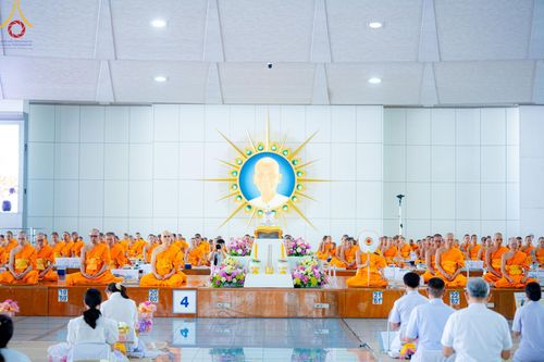 ภาพ No.165756:พิธีถวายภัตตาหารเมนูสวรรค์ วันที่ 26 ตุลาคม พ.ศ. 2567 ณ หอฉันคุณยายอาจารย์ฯ วัดพระธรรมกาย