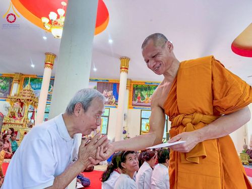 ภาพ No.274174:วันที่ 30 ตุลาคม พ.ศ. 2568 พิธีทอดกฐินสามัคคีทั่วไทย ณ วัดเวฬุวนาราม อ.สมเด็จ จ.กาฬสินธุ์ โดยคณะศิษยานุศิษย์ บูชาธรรม 81 ปี หลวงพ่อธัมมชโย