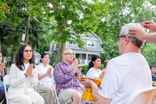 ภาพ No.144555:พิธีตัดปอยผมและปลงผมนาคธรรมทายาท ณ วัดพระธรรมกายนิวเจอร์ซี ประเทศสหรัฐอเมริกา วันที่ 29 มิถุนายน พ.ศ. 2567
