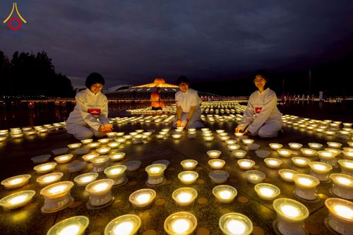 ภาพ No.266276:วันพุธที่ 5 พฤศจิกายน พ.ศ. 2568 (วันพระ ขึ้น 15 ค่ำ เดือน 12) พิธีลอยกระทงธรรม  ณ สระมหาเศรษฐีทะเลบุญ มหาวิหารพระมงคลเทพมุนี วัดพระธรรมกาย จ.ปทุมธานี