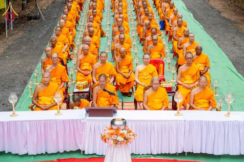 ภาพ No.261862:วันที่ 14 ตุลาคม พ.ศ. 2568 พิธีกลั่นแผ่นดิน โปรยทรายตอกเสาเข็มมหามงคลต้นแรก  สร้างองค์พระเจดีย์และจุดประทีปถวายเป็นพุทธบูชา ณ ศูนย์ปฏิบัติธรรมชัยนาท ต.ธรรมามูล อ.ชัยนาท จ.ชัยนาท