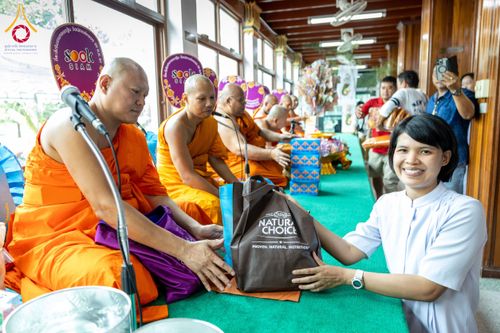 ภาพ No.183296:พิธีทอดกฐิน ณ วัดปรางค์หลวง จ.นนทบุรี ในโครงการทอดกฐินสามัคคีทั่วไทย 30,000 วัด บูชาธรรม 80 ปี หลวงพ่อธัมมชโย โดยคณะศิษยานุศิษย์วัดพระธรรมกาย วันที่ 20 ตุลาคม พ.ศ. 2567