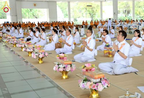 ภาพ No.214709:วันเสาร์ที่ 5 เมษายน พ.ศ. 2568 พิธีถวายภัตตาหารเมนูสวรรค์ "เพื่อการบรรลุธรรม" ณ หอฉันคุณยายอาจารย์ฯ วัดพระธรรมกาย