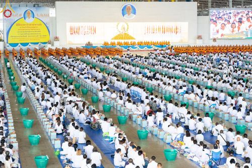 ภาพ No.149881:พิธีตักบาตร , พิธีปฎิบัติธรรม , พิธีถวายภัตตาหารเมนูสวรรค์ ในพรรษาแห่งการเข้าถึงธรรม วันธรรมชัย วันอังคารที่ 27 สิงหาคม พ.ศ.2567 ณ สภาธรรมกายสากล วัดพระธรรมกาย