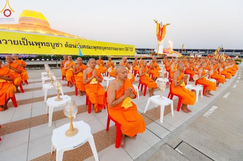 ภาพ No.204484:พิธีจุดประทีปถวายเป็นพุทธบูชา และบูชาธรรมมหาปูชนียาจารย์ ณ วัดพระธรรมกาย ตำบลคลองสาม อำเภอคลองหลวง จังหวัดปทุมธานี ในโครงการธรรมยาตรา กตัญญูบูชา มหาปูชนียาจารย์ พระมงคลเทพมุนี(สด จนฺทสโร) พระผู้ปราบมาร ปีที่ 13 วันที่ 31 มกราคม พ.ศ. 2568
