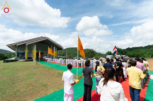 ภาพ No.164714:พิธีทอดกฐิน ณ ธุดงคสถานเขาย้อย เพชรบุรี สร้างอาคารปฏิบัติธรรม พระมงคลเทพมุนี(สด จนฺทสโร) ตำบลสระพัง อำเภอเขาย้อย จังหวัดเพชรบุรี วันอาทิตย์ ที่ 20 ตุลาคม พ.ศ. 2567