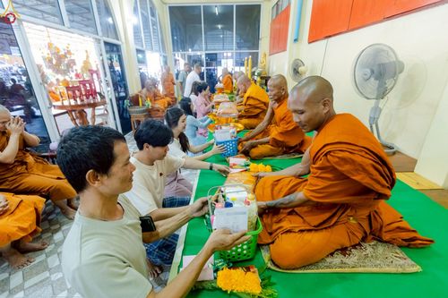 ภาพ No.263774:วันที่ 23 ตุลาคม พ.ศ. 2568 พิธีทอดกฐินสามัคคีทั่วไทย 30,000 วัด โดยคณะศิษยานุศิษย์ บูชาธรรม 81 ปี หลวงพ่อธัมมชโย ณ วัดเขาน้อยพัฒนาราม ต.สุรศักดิ์ อ.ศรีราชา จ.ชลบุรี