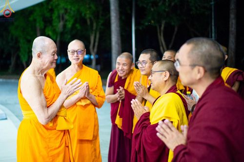 ภาพ No.92433:พิธีกรานกฐิน วันอาทิตย์ที่ 5 พฤศจิกายน พ.ศ. 2566 (แรม 7 ค่ำ เดือน 11) ณ อุโบสถ วัดพระธรรมกาย