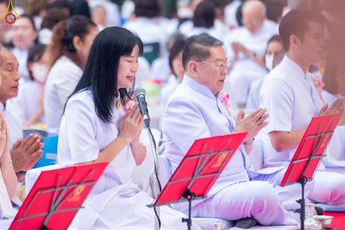 ภาพ No.107513:พิธีตักบาตรพระธรรมยาตราฯ ในโครงการธรรมยาตรากตัญญูบูชา มหาปูชนียาจารย์ พระมงคลเทพมุนี(สด จนฺทสโร) พระผู้ปราบมาร ปีที่ 12 ณ อนุสรณ์สถานมหาวิหารพระมงคลเทพมุนี อ.สองพี่น้อง จ.สุพรรณบุรี วันที่ 7 มกราคม พ.ศ. 2567