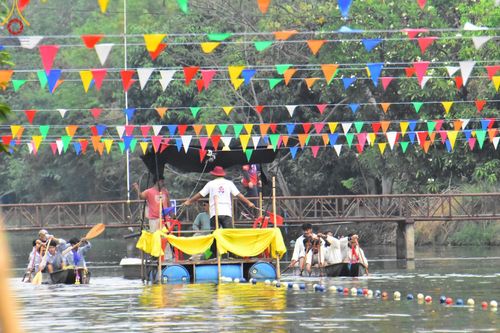 ภาพ No.123825:ขบวนพาเหรดเรือในพิธีเปิดโครงการแข่งขันเรือพาย อบต.คลองสาม ประจำปี พ.ศ. 2567 วันเสาร์ที่ 17 กุมภาพันธ์ พ.ศ. 2567